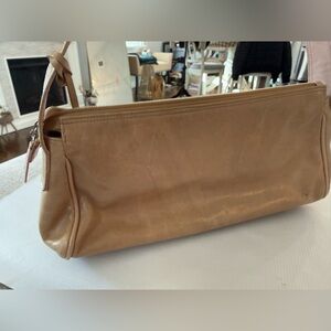 Chic Tan Leather Shoulder Bag
